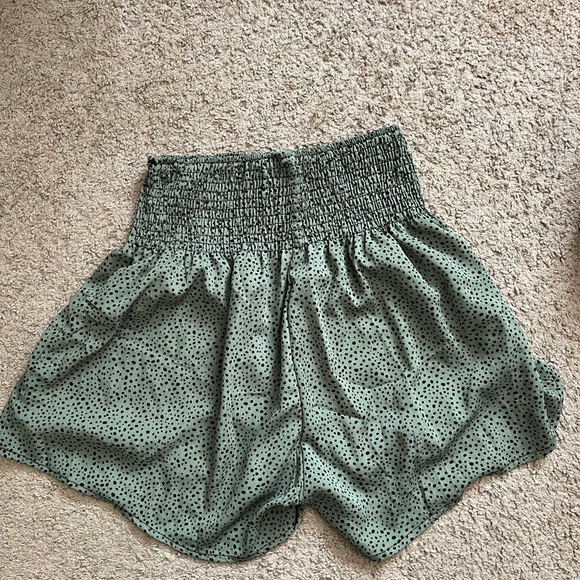 Green Dalmatian Print Shorts - Picture 9 of 10